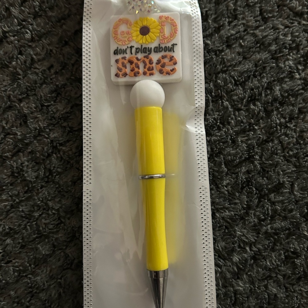 Hand Crafted Yellow Novelty Pen with 'Don't Play About Me' Charm